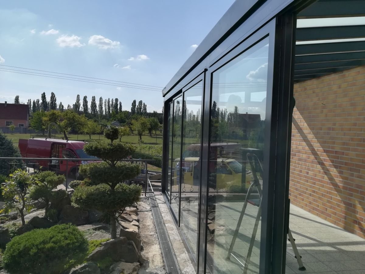 sklo zimní zahrady z hliníku