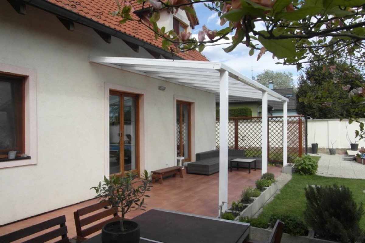 levne-hlinikove-pergoly-bila-2715